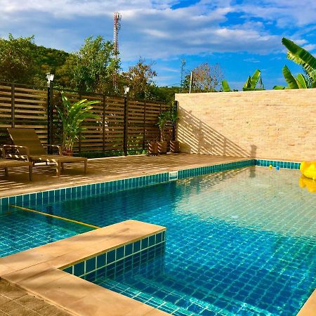Koh Larn Riviara Hotel Bagian luar foto