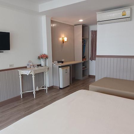 Koh Larn Riviara Hotel Bagian luar foto