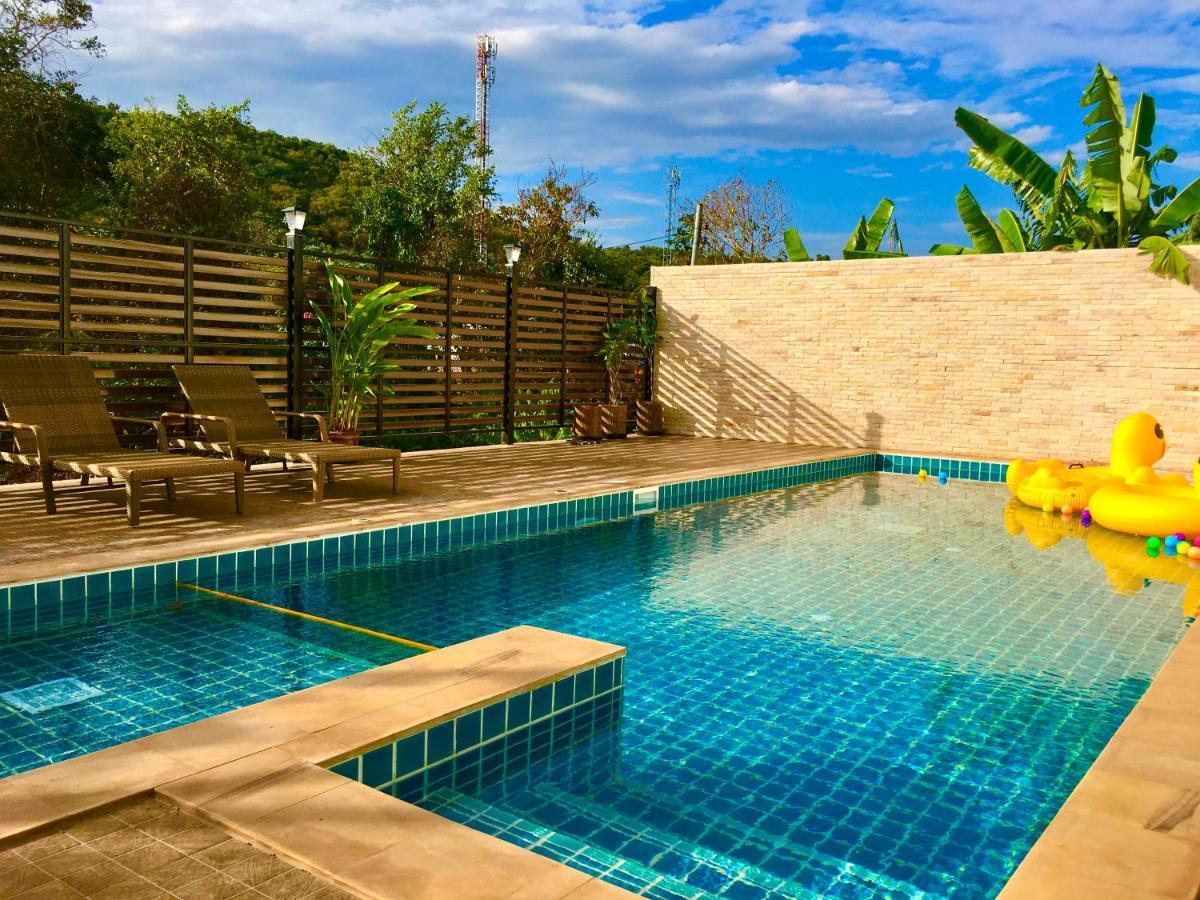 Koh Larn Riviara Hotel Bagian luar foto