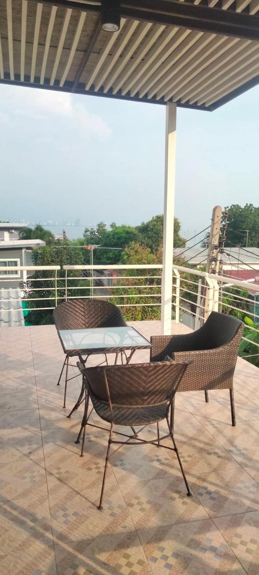 Koh Larn Riviara Hotel Bagian luar foto