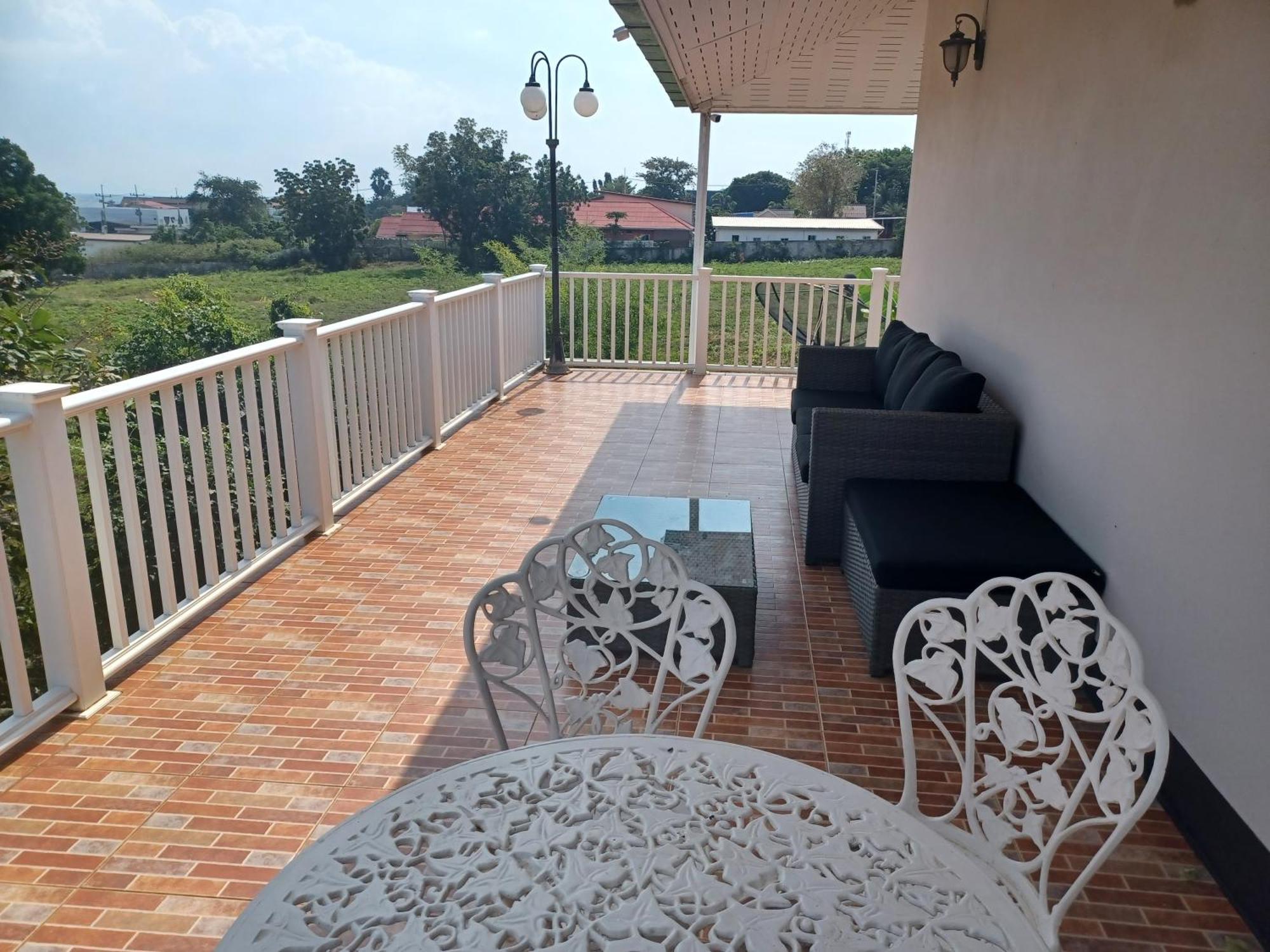 Koh Larn Riviara Hotel Bagian luar foto