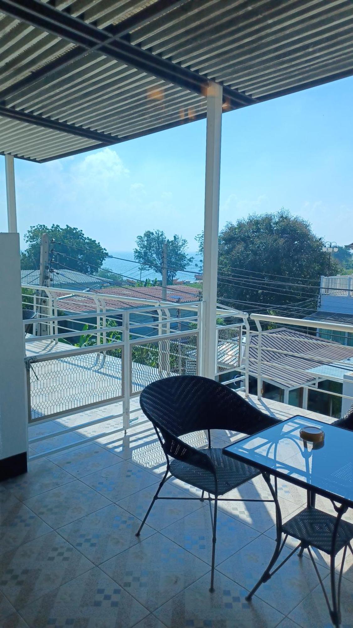 Koh Larn Riviara Hotel Bagian luar foto