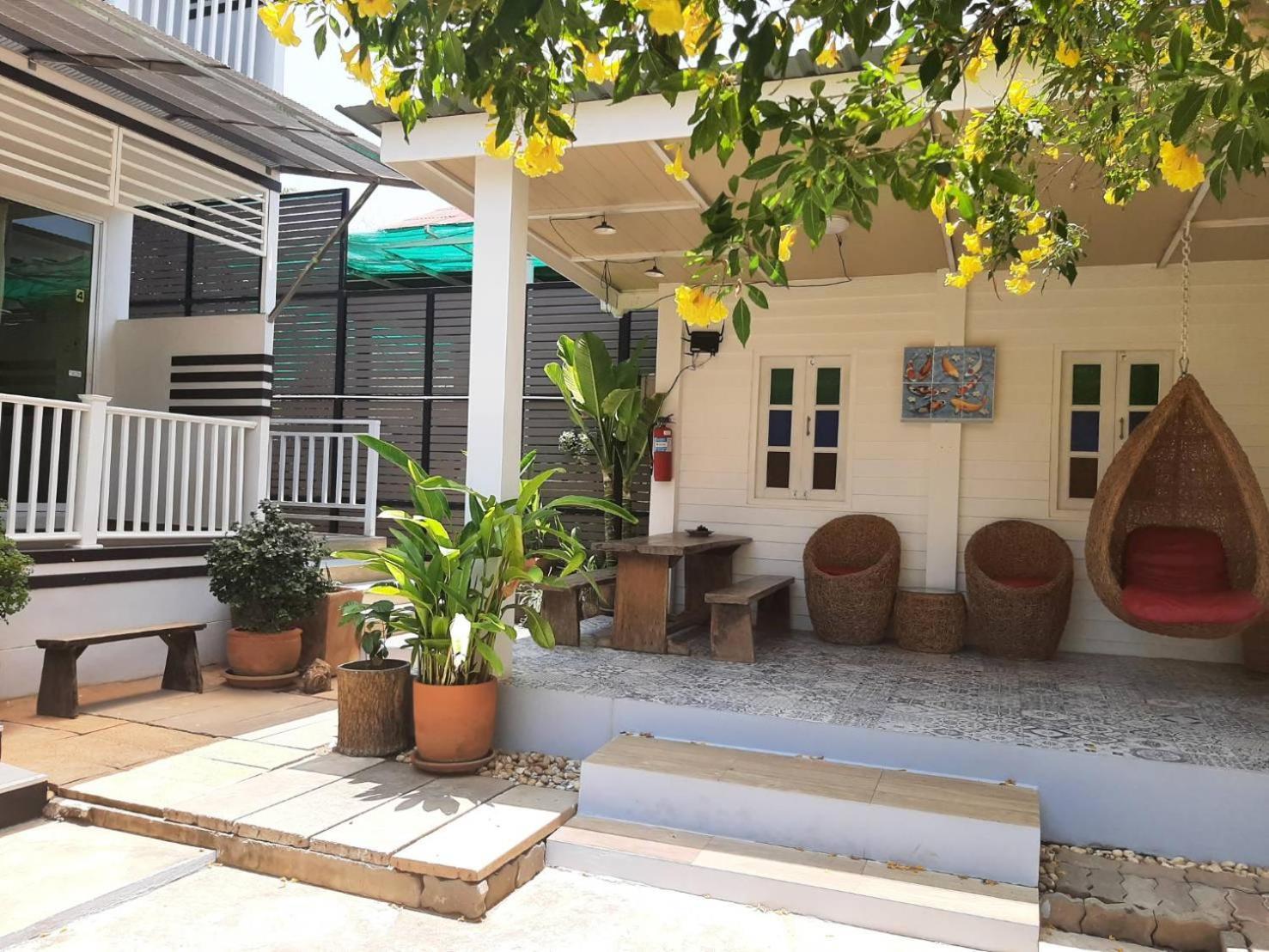 Koh Larn Riviara Hotel Bagian luar foto