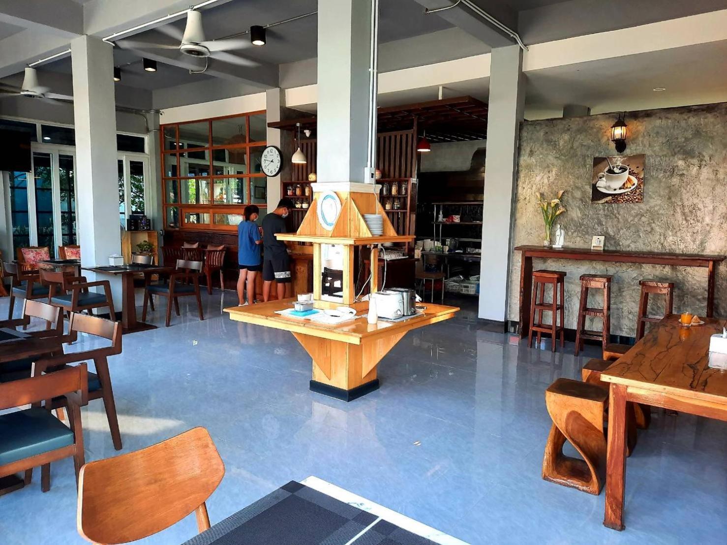 Koh Larn Riviara Hotel Bagian luar foto