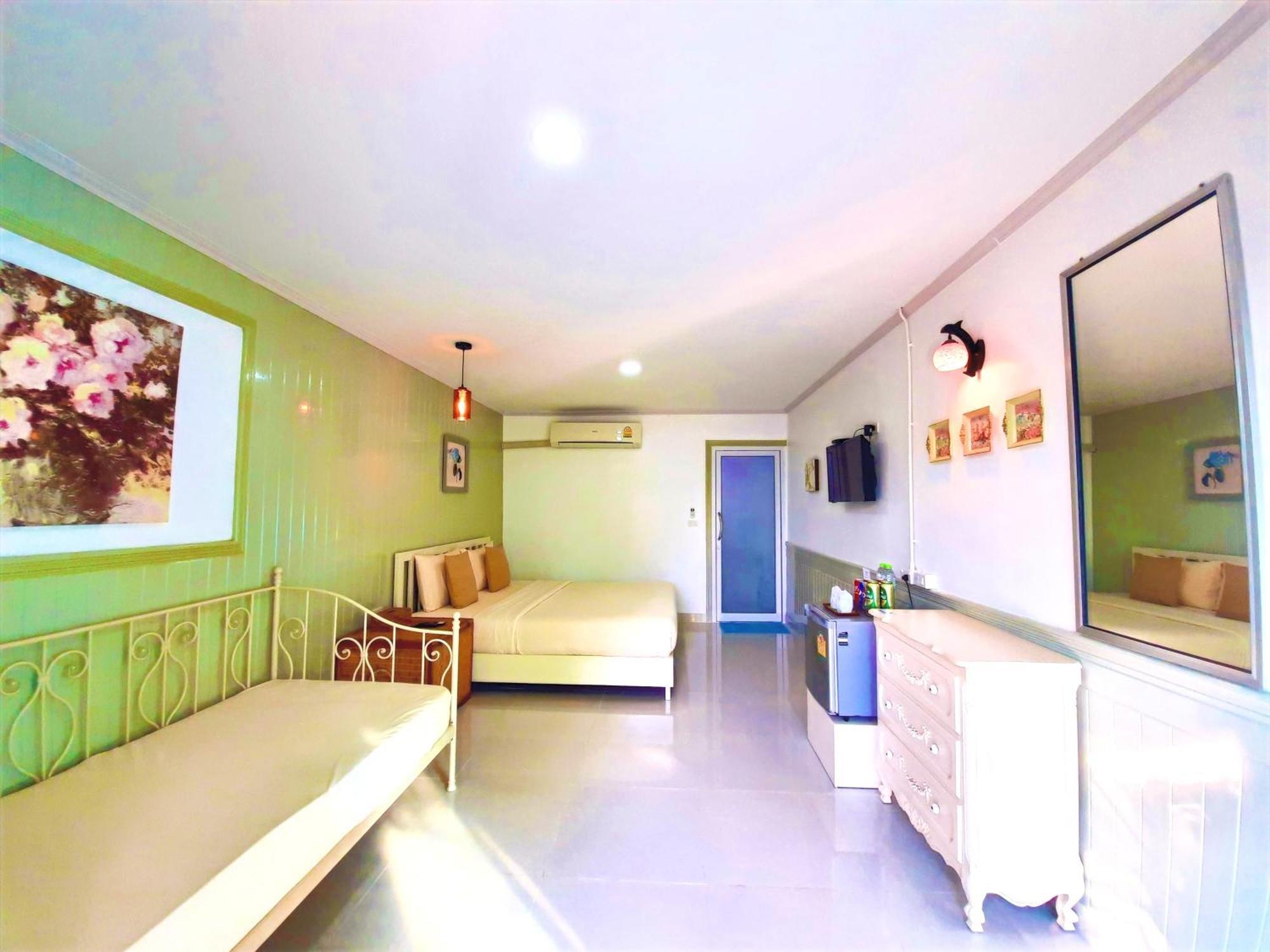 Koh Larn Riviara Hotel Bagian luar foto