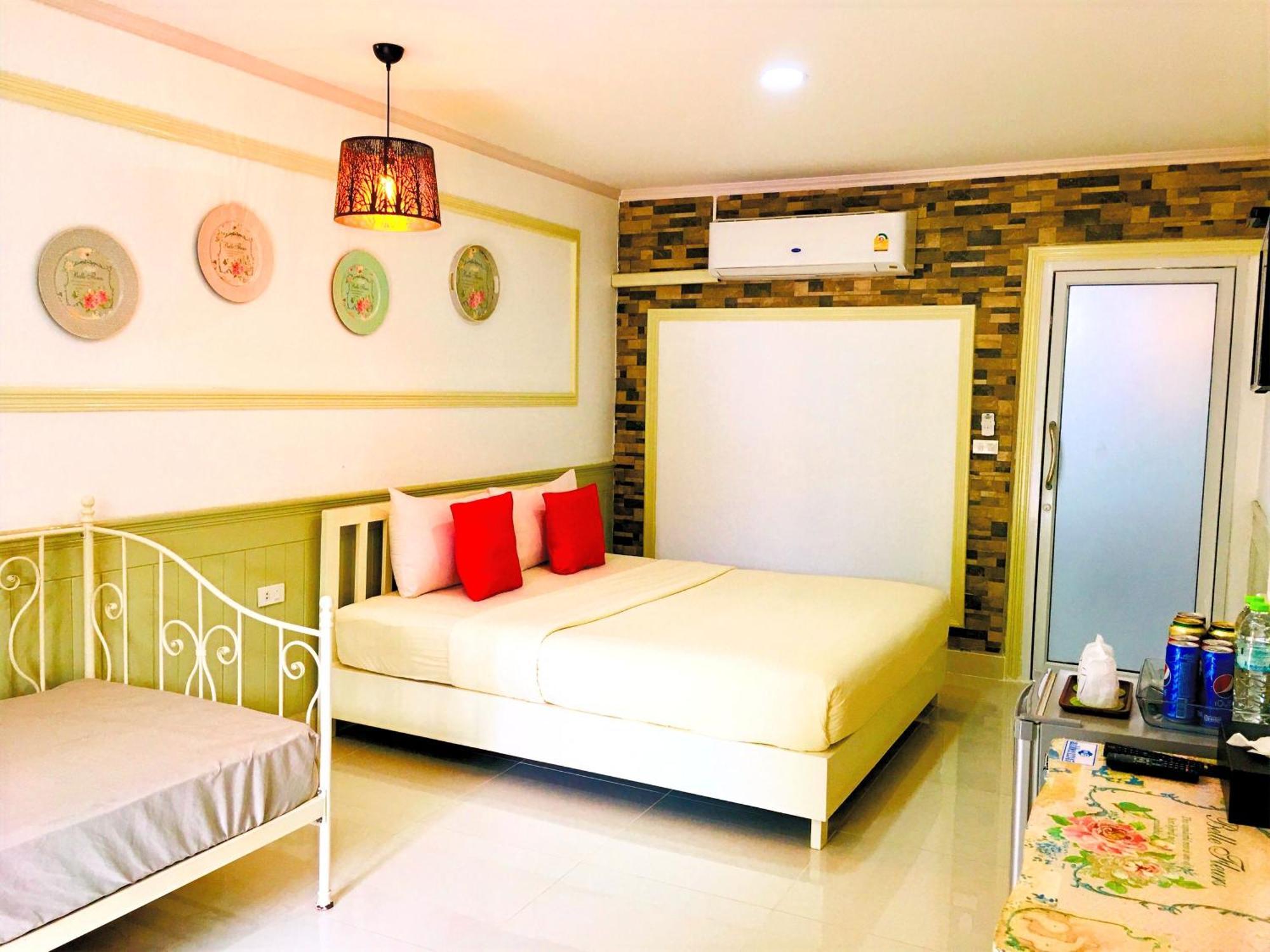 Koh Larn Riviara Hotel Bagian luar foto