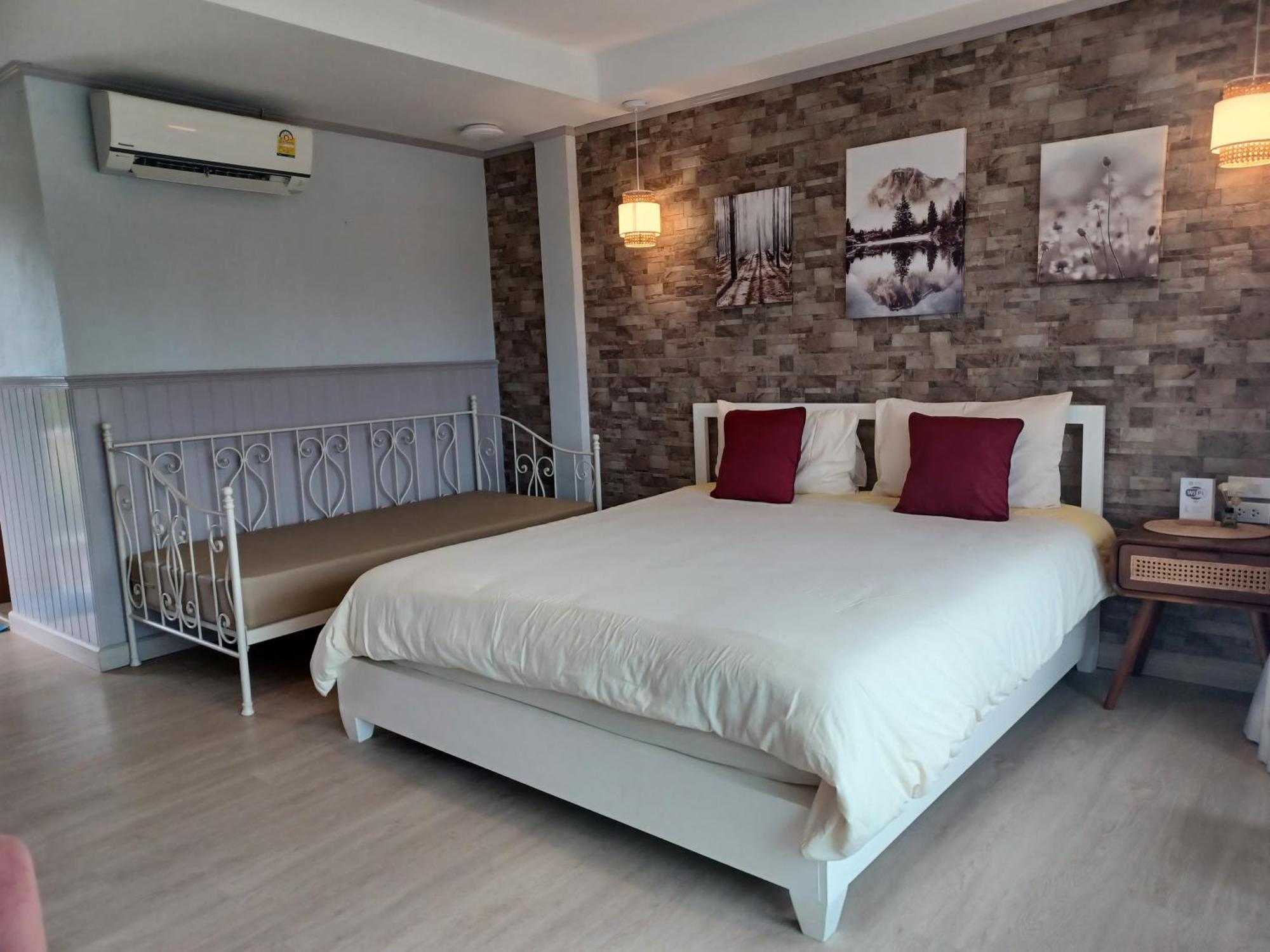 Koh Larn Riviara Hotel Bagian luar foto