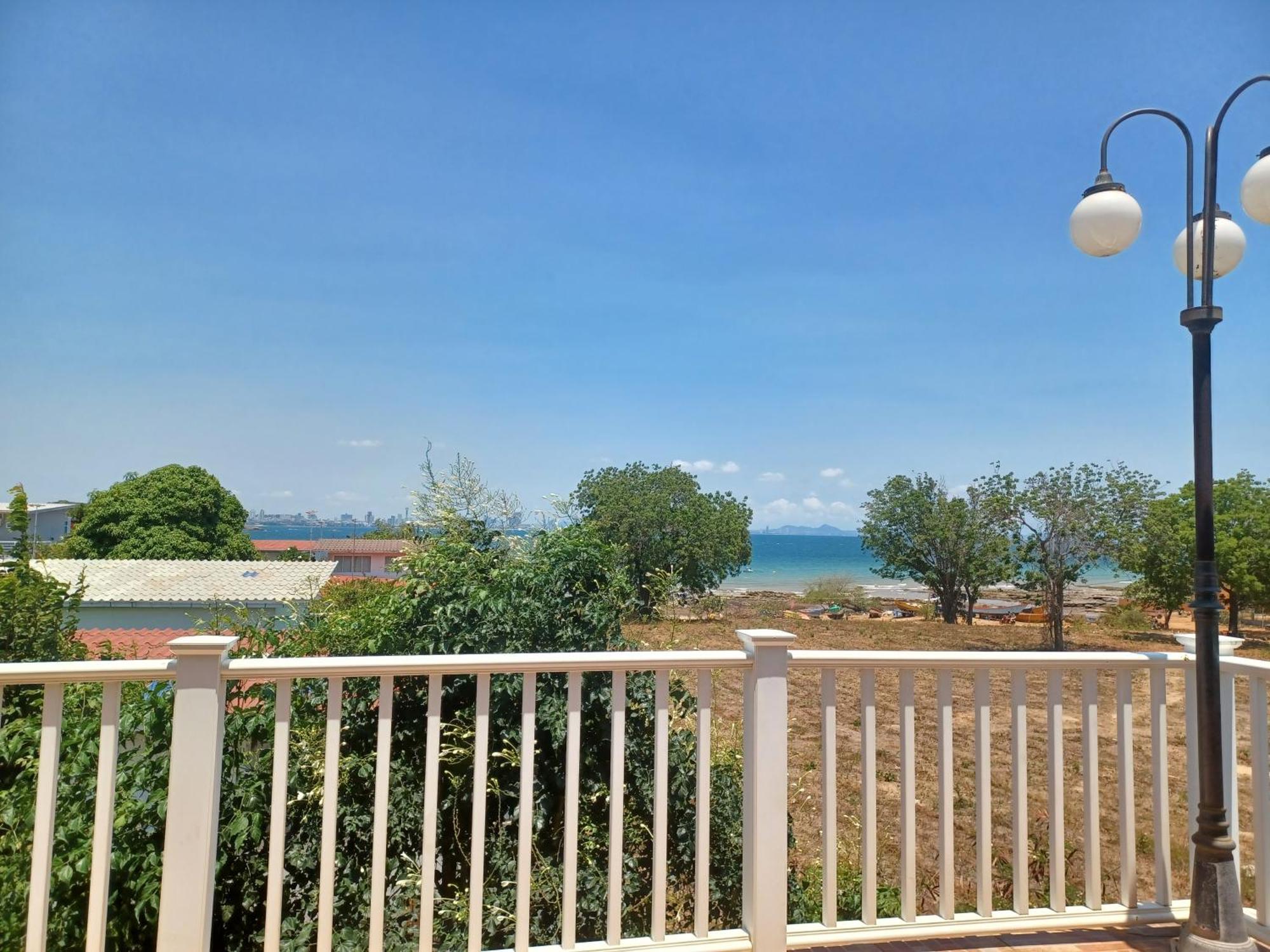 Koh Larn Riviara Hotel Bagian luar foto