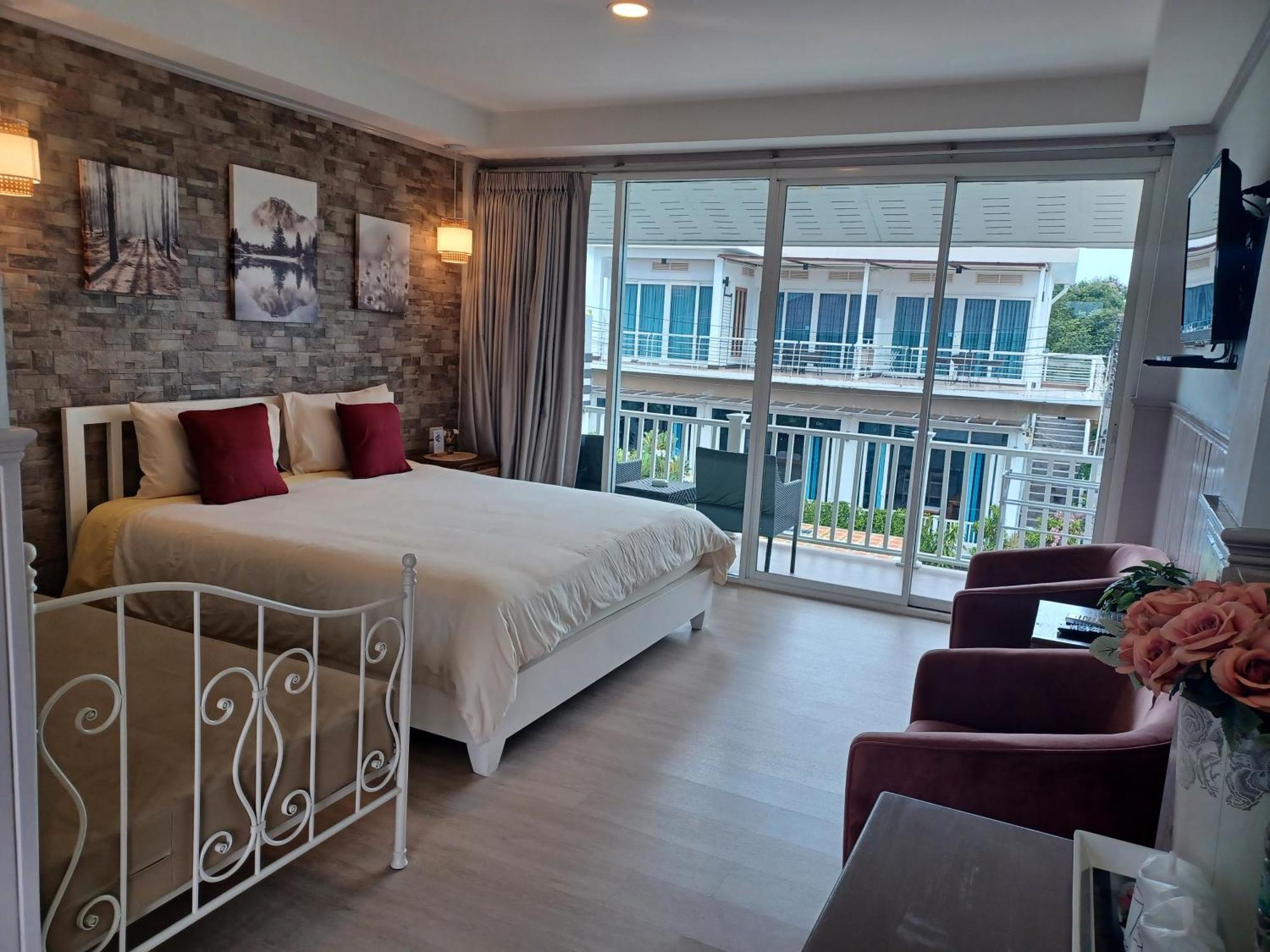 Koh Larn Riviara Hotel Bagian luar foto