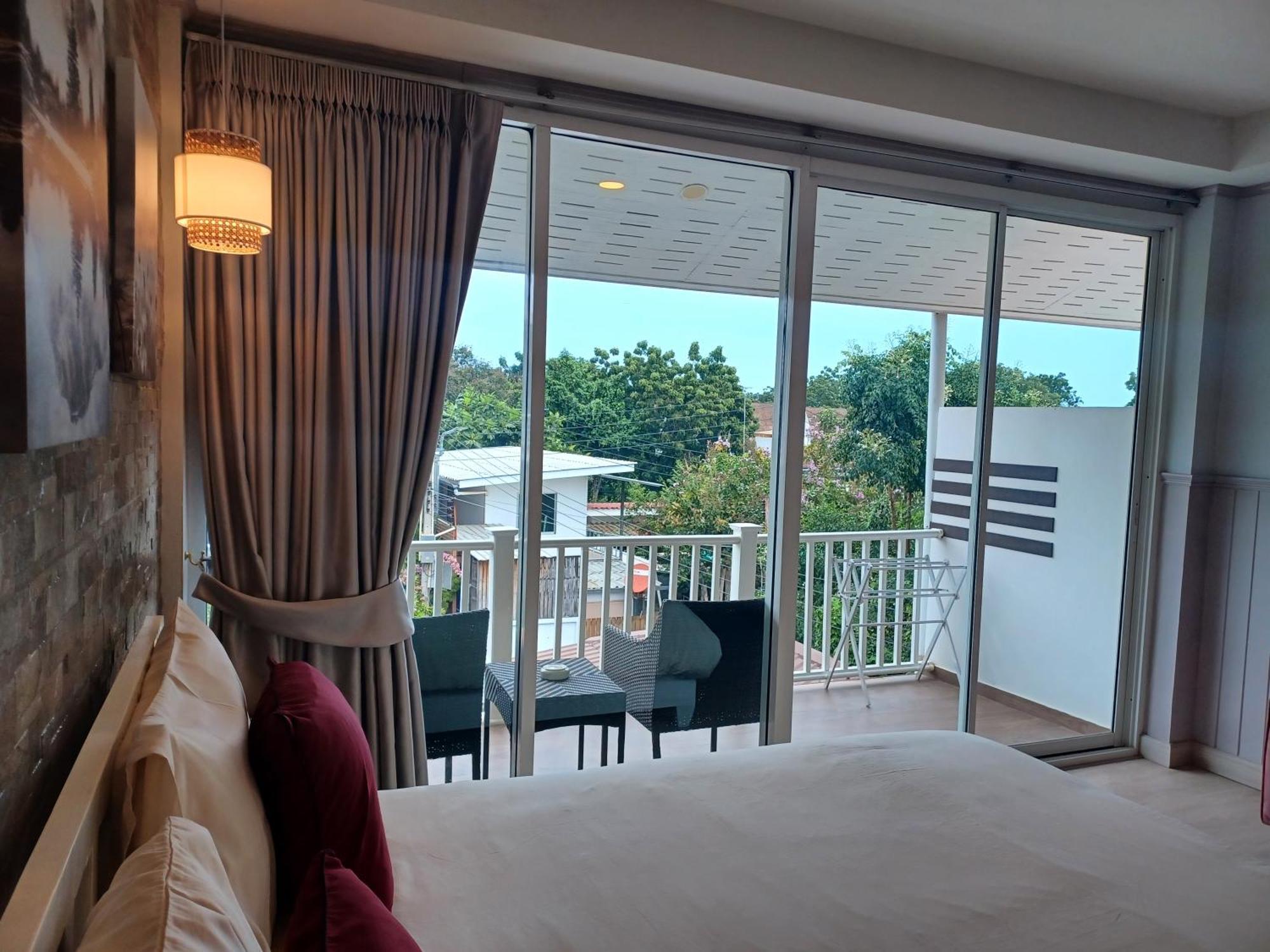 Koh Larn Riviara Hotel Bagian luar foto