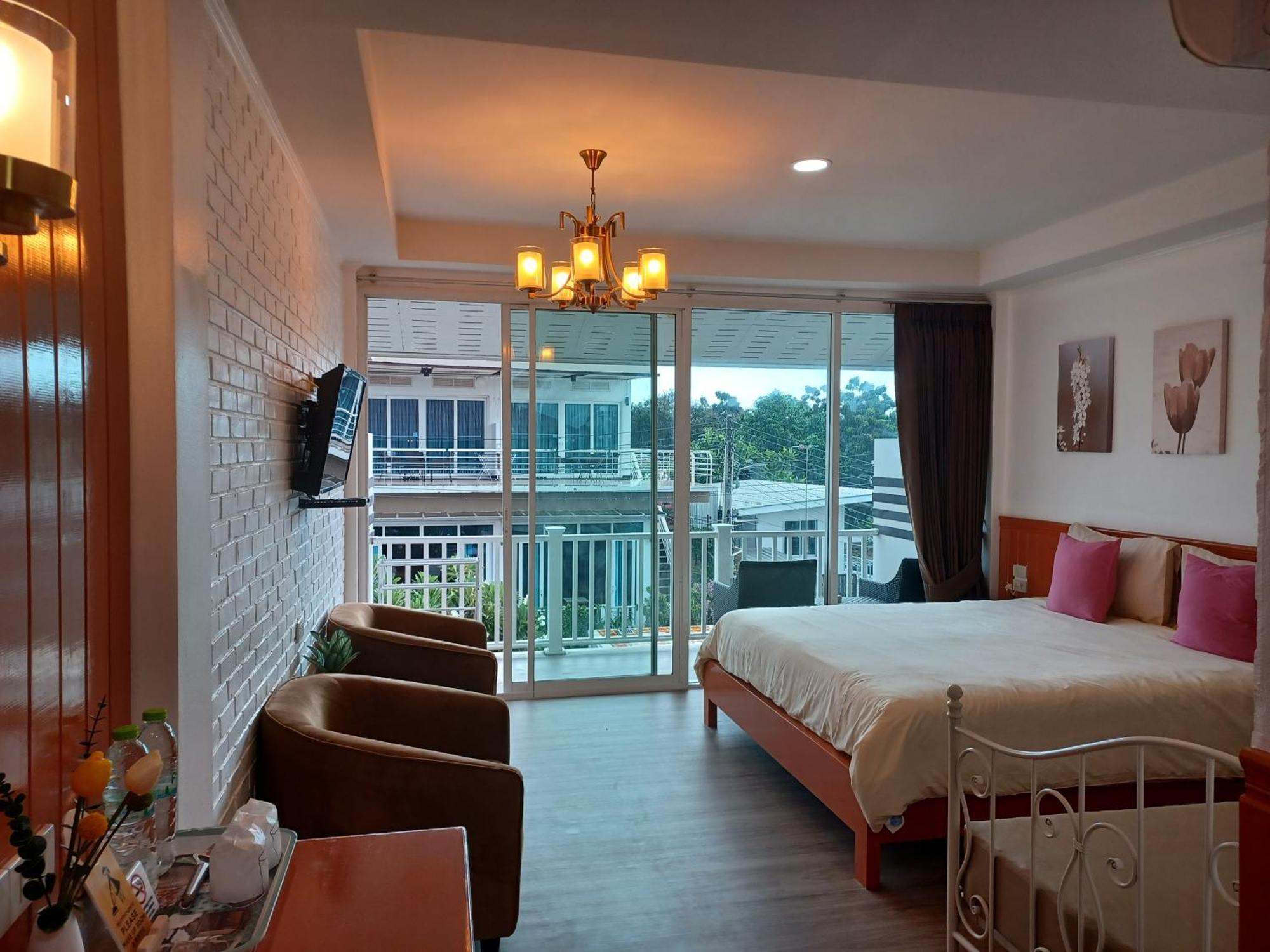 Koh Larn Riviara Hotel Bagian luar foto