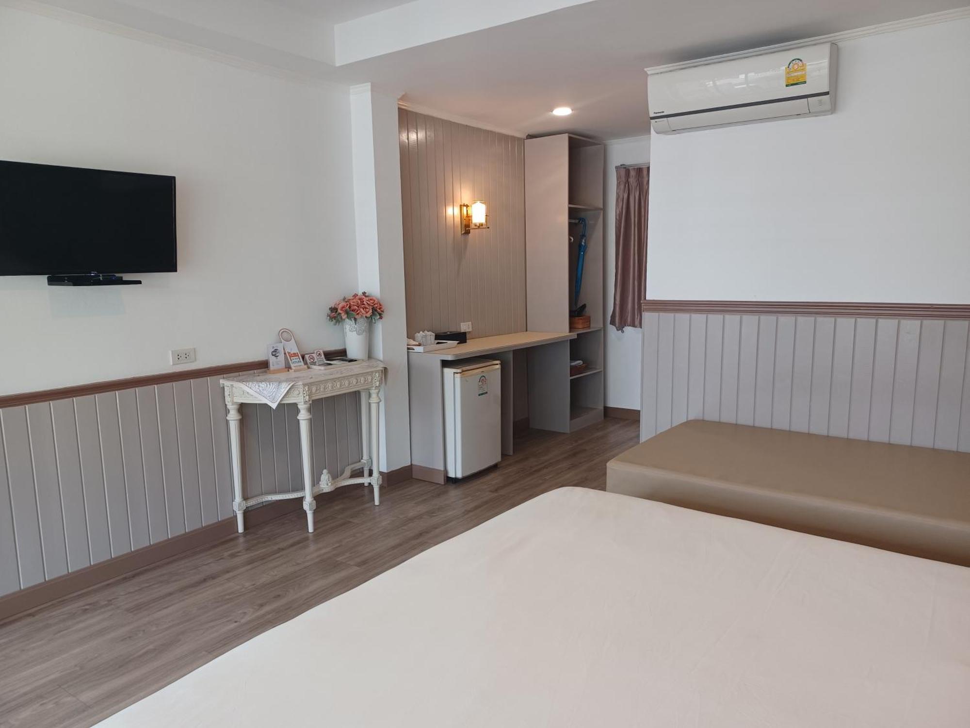 Koh Larn Riviara Hotel Bagian luar foto