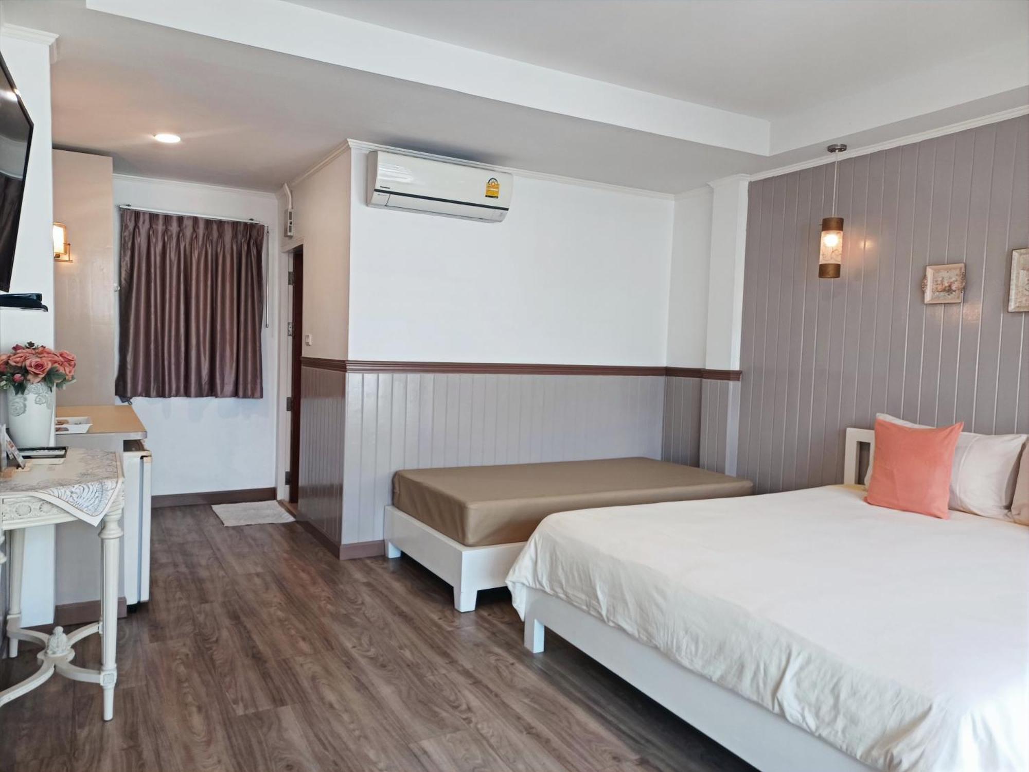 Koh Larn Riviara Hotel Bagian luar foto